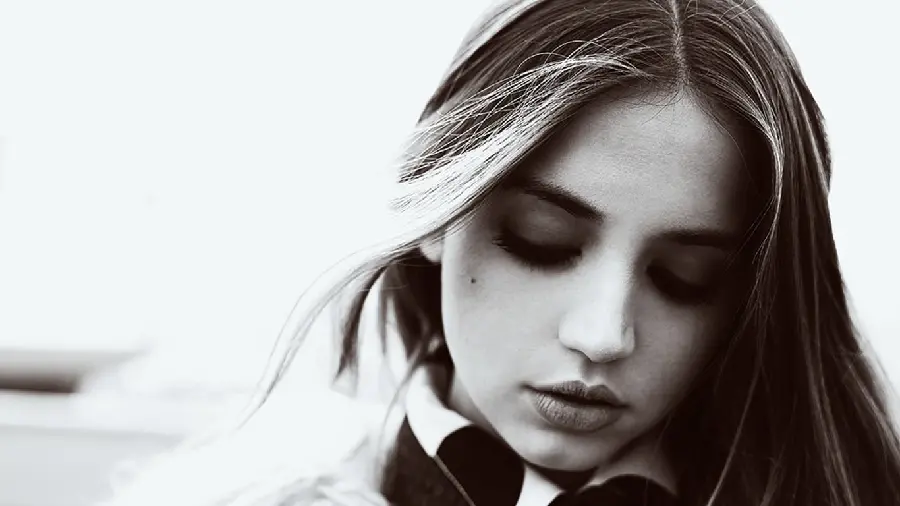 Free download of beautiful Ana De Armas black and white