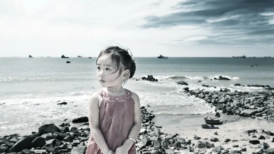 Photo of a little girl for WhatsApp profile