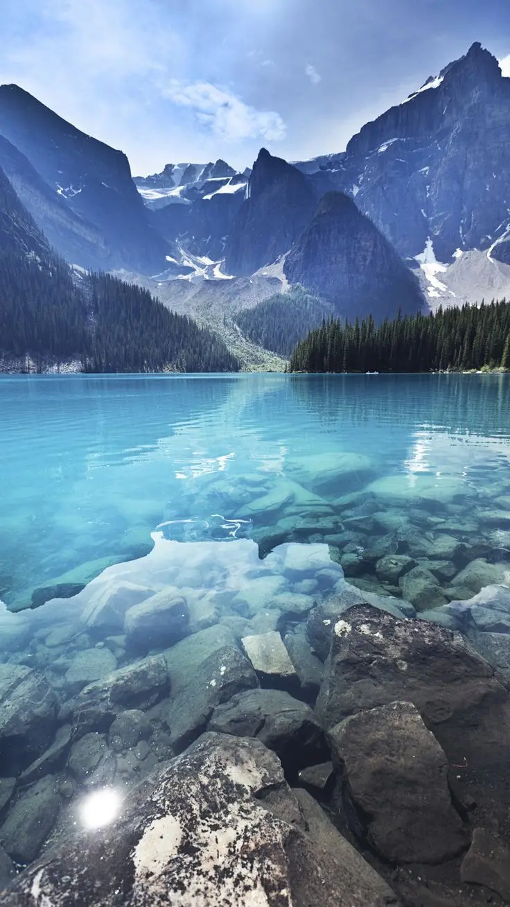 Download the image of a unique and brilliant blue lake in Scandinavia	