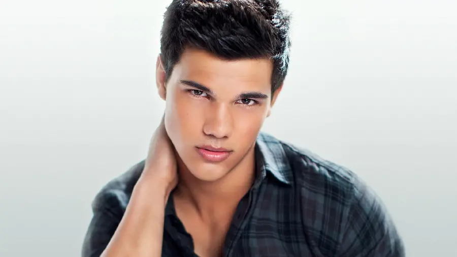 17 year old attractive handsome boy's profile picture