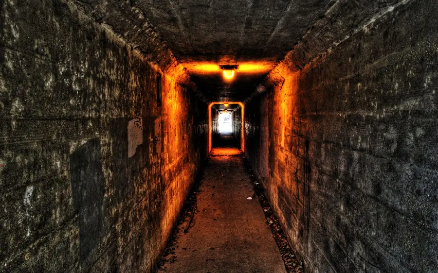 Best HD Image of Narrow Underground Tunnels Inside the Mine