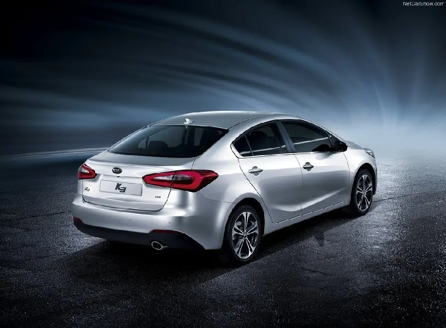 Full photo of the rear view of the Kia Cerato car