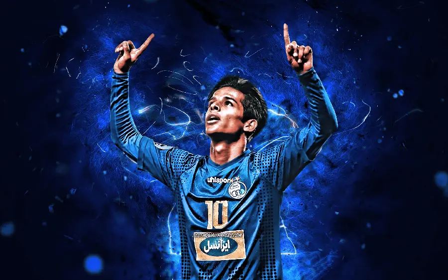 Download photo of Mehdi Ghaedi with Esteghlal shirt for profile