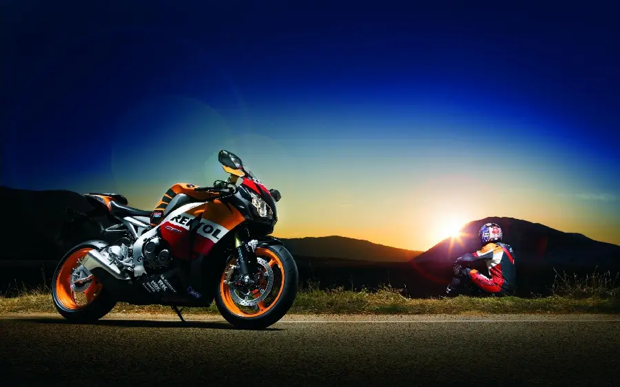 Super Sport Heavy Motorcycle Wallpaper