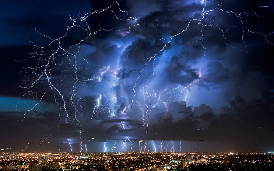 A dangerous and beautiful picture of lightning with a lot of light in the sky
