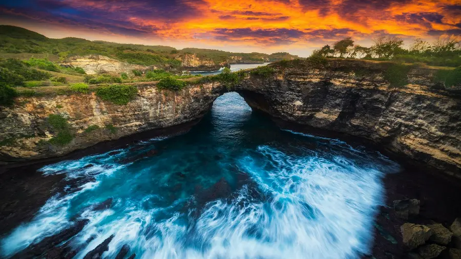 Download image of broken beach in Bali for site 1402