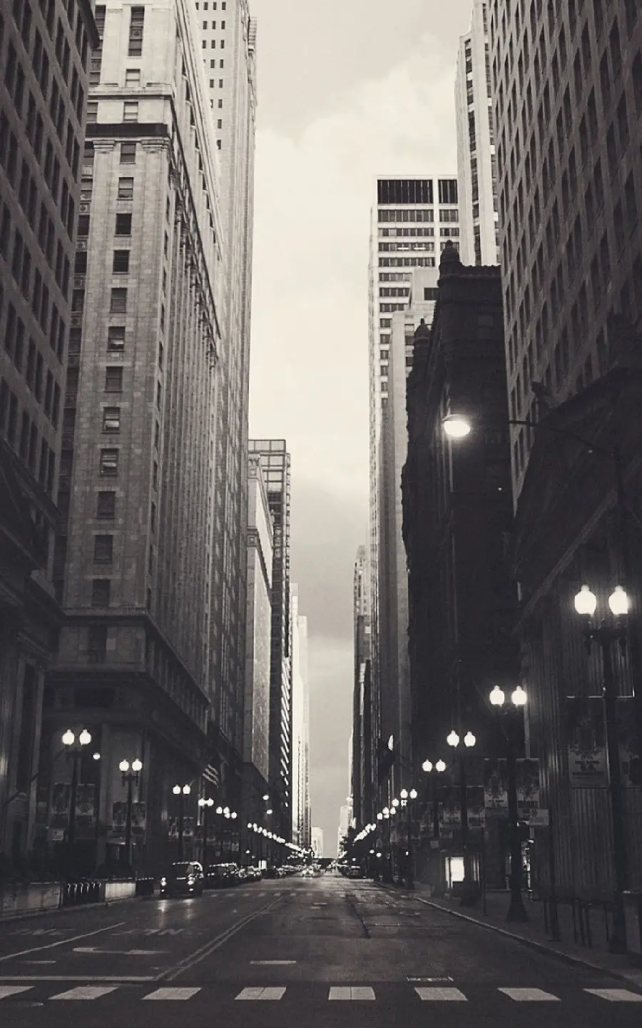Full HD black and white wallpaper of the bustling metropolis