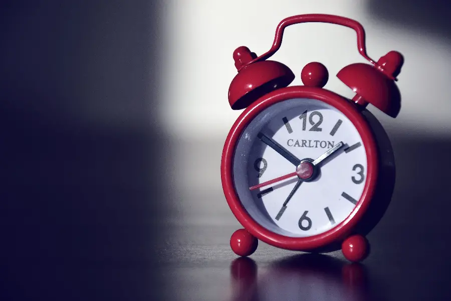 Free download of red clock background for laptop and computer