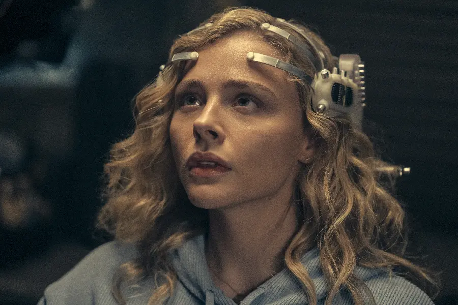 Photo of the character of the series Body or Peripheral