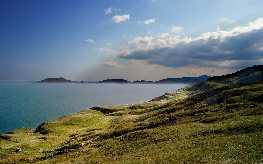Beautiful green nature image with beautiful sea for Windows 