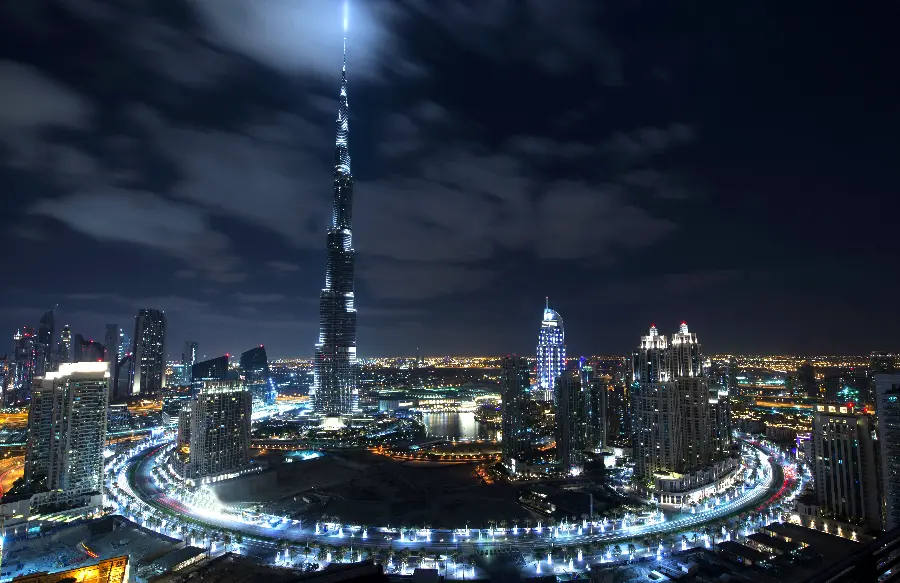 The best wallpaper of Burj Khalifa in Dubai at night with dreamy white light 
