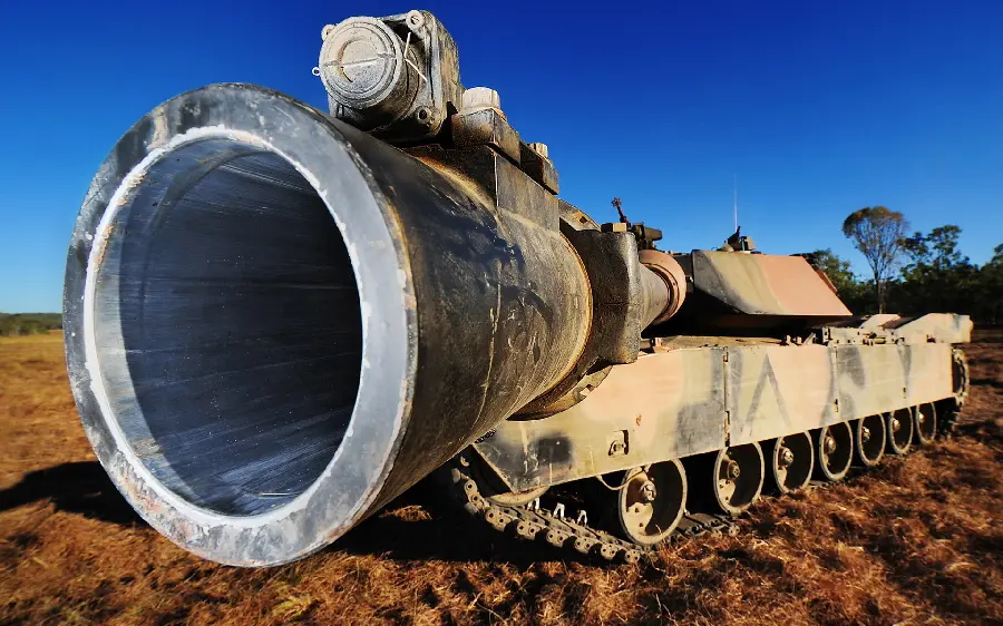 Amazing frame of a tank barrel suitable for Android phone backgrounds