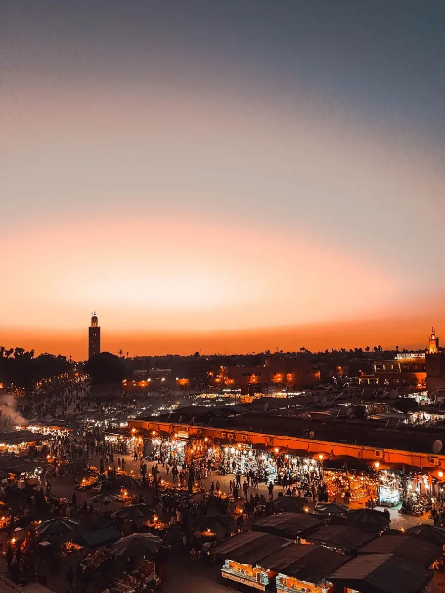 The most beautiful wallpaper of the crowded markets of Morocco at night