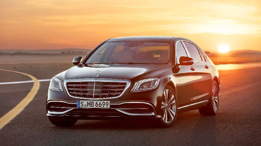 Mercedes Benz Maybach Luxury Sedan Photo