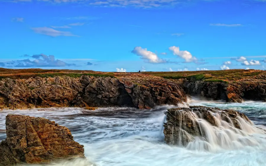 Beautiful blue sea wallpaper in a very attractive artistic view