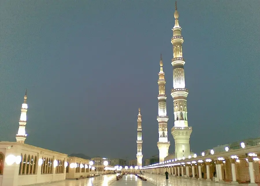 Most viewed photo of the illuminated garlands of the Prophet's Mosque 8k