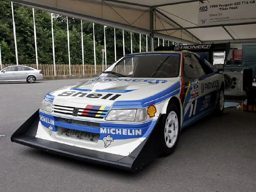 Peugeot racing car photo