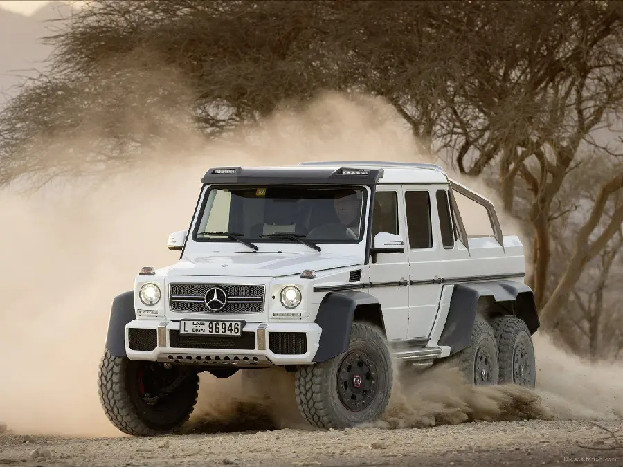 Photo of Mercedes-Benz G63 6*6 white
