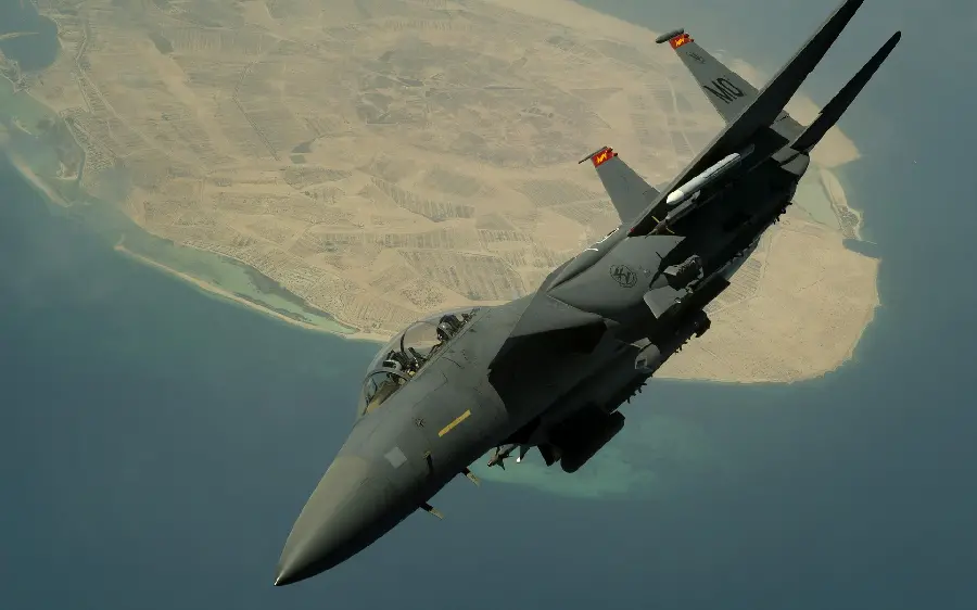 Photo of the most advanced and fastest fighter jet in the world in the sky