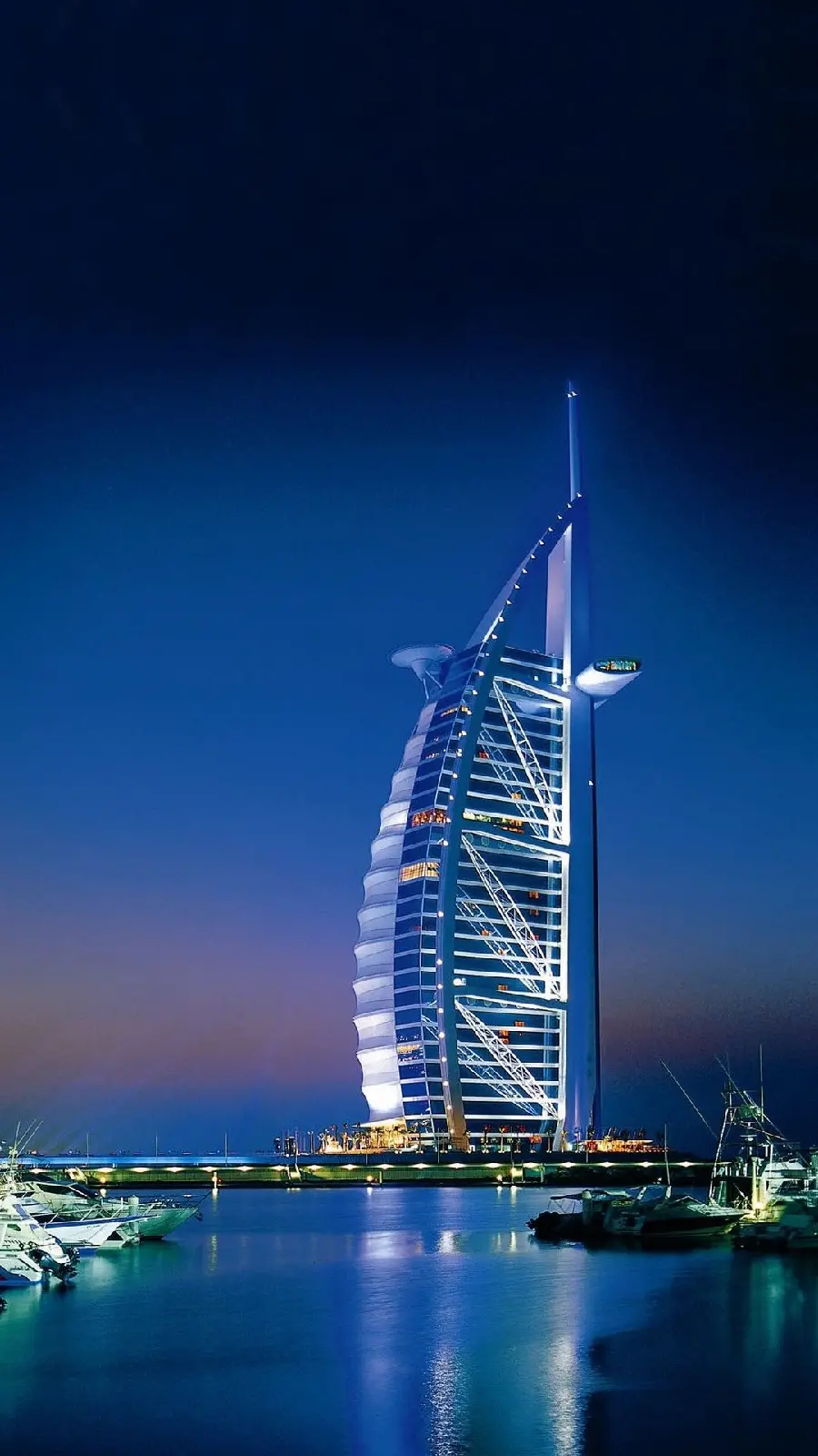 Full HD dreamy image of the famous Jumeirah Beach in Dubai