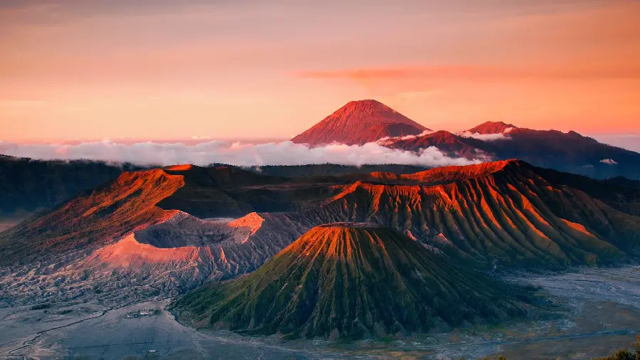 The most beautiful photos of active volcanoes in the world in high quality