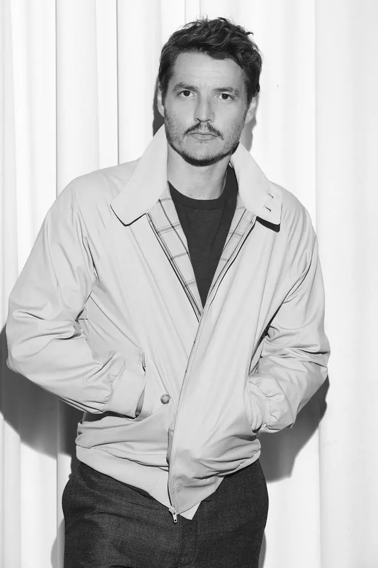 Special black and white wallpaper of the popular actor Pedro Pascal