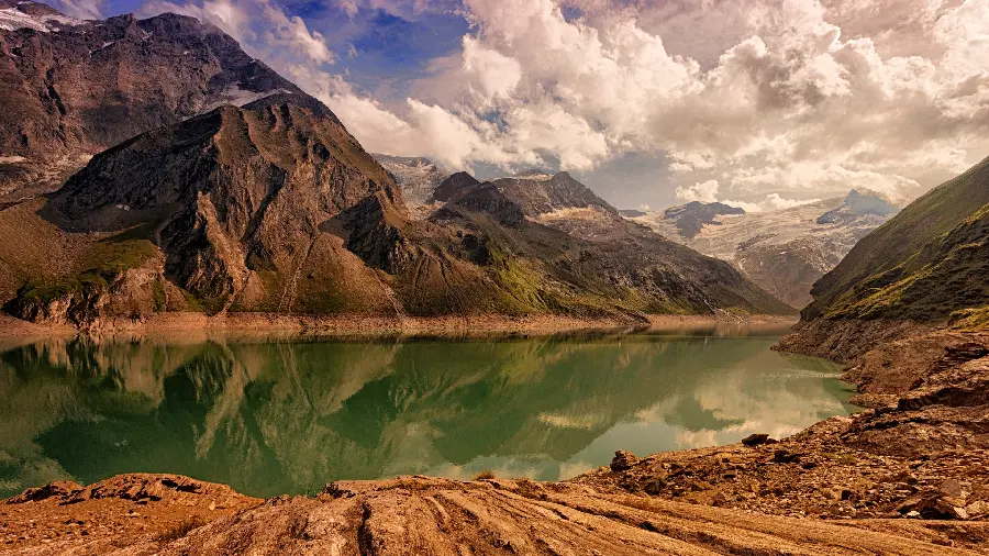 A very beautiful frame of nature around the lake for your profile