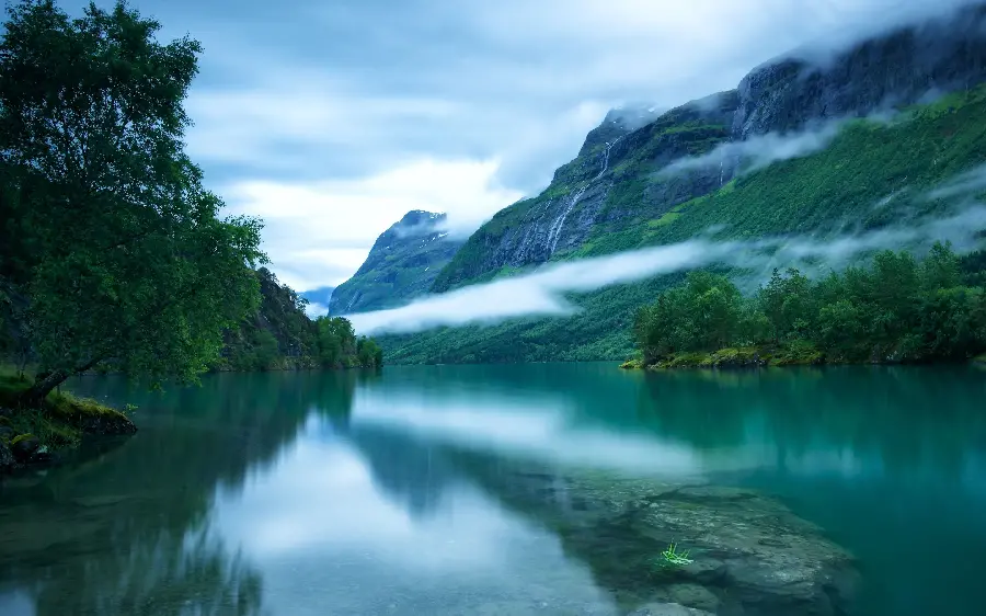 Calming Scandinavian sea wallpaper for Windows 11