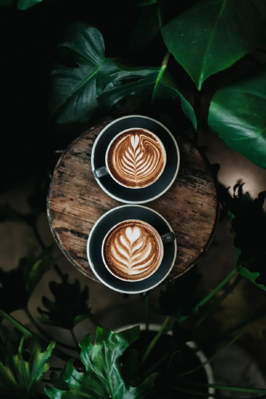 The best wallpaper of two cups of latte coffee with spectacular decoration