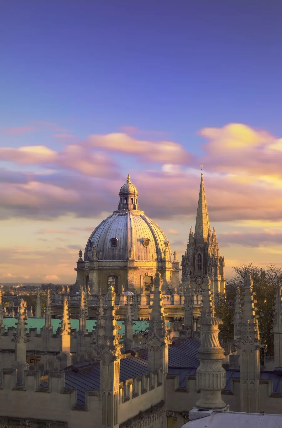 Dreamy View of Oxford University in Colorful Sky for Profile 1402