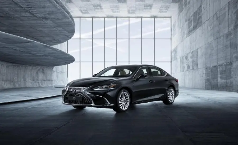 Lexus IS Sedan Wallpaper