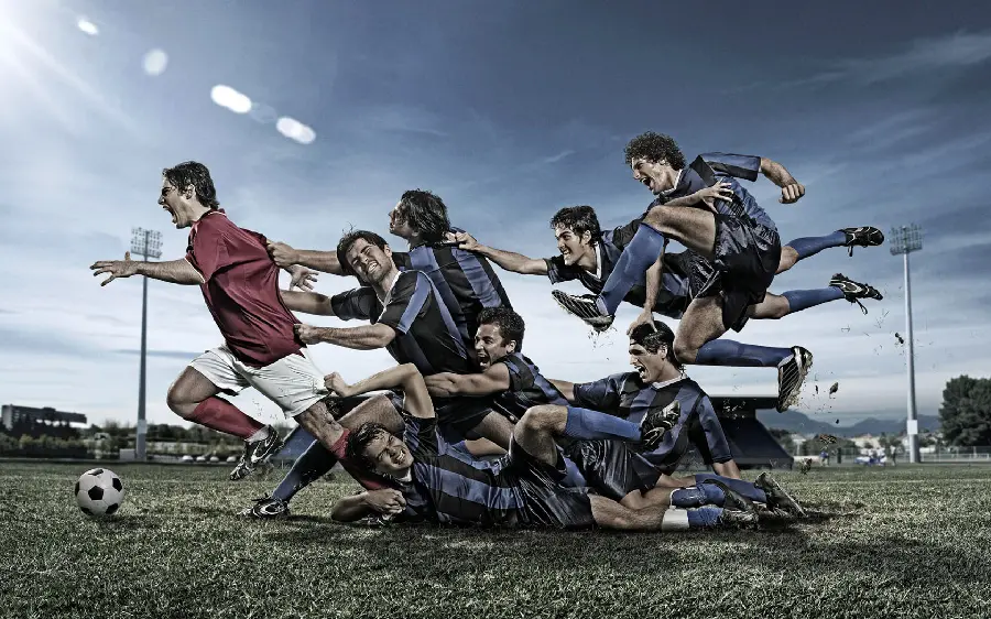 Download cool image of blocking the goal of the red footballer in the game