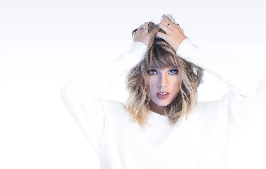 White and Cute Girly Profile Photo with Beautiful Pose of Taylor Swift