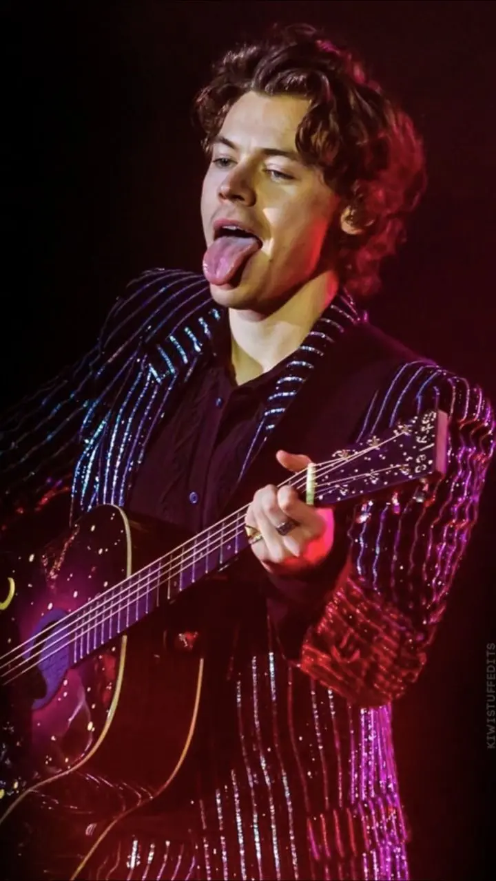 New photo of Harry Styles, singer and songwriter, in concert