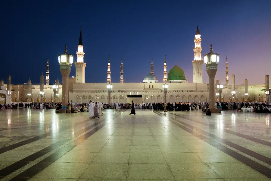 Picture of the illuminated garlands of the Prophet's Mosque in Medina for printing