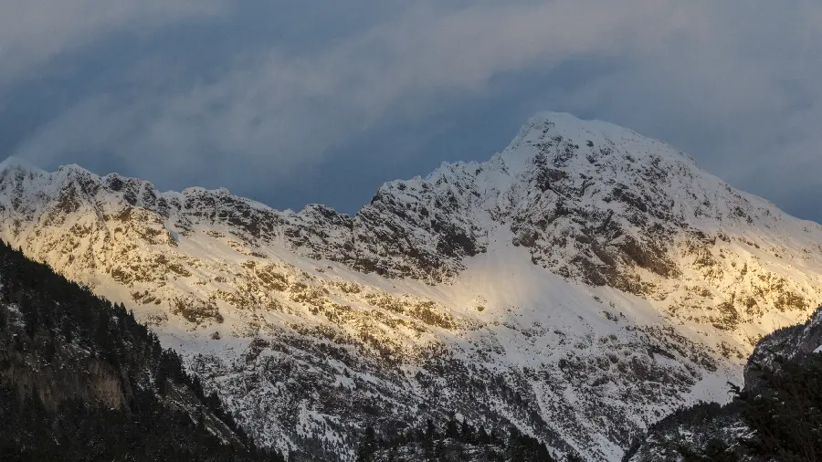Beautiful snowy mountain in an HD view suitable for banner printing