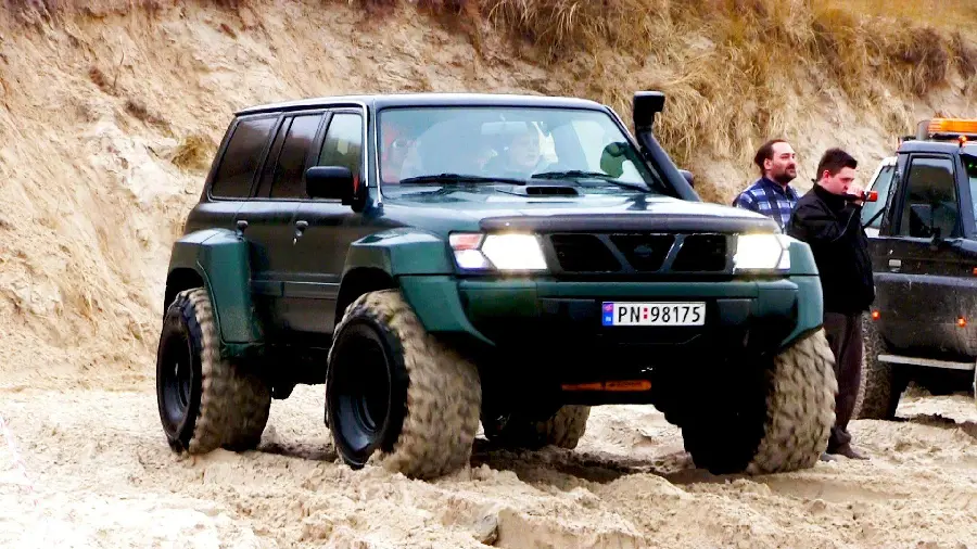 Nissan Offroad Car Wallpaper