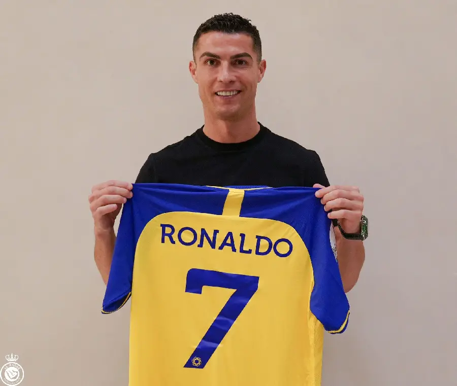Cristiano Ronaldo Al Nassr Introduction Photo With Club Logo