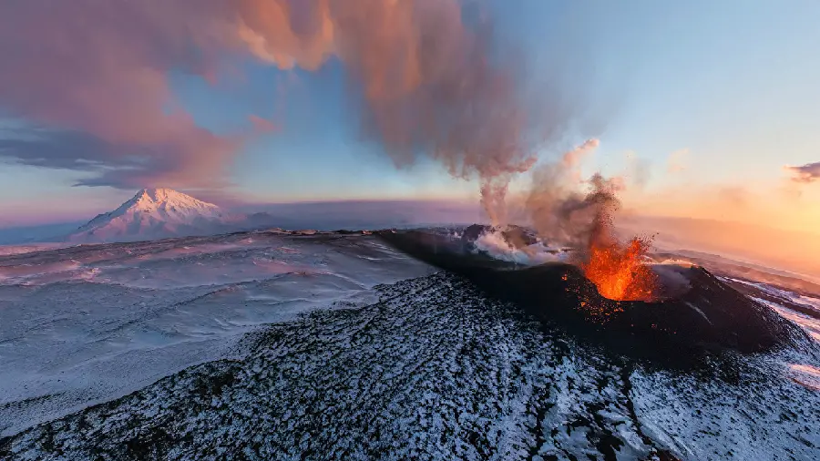 Download 8K image of the world's largest active volcano for research