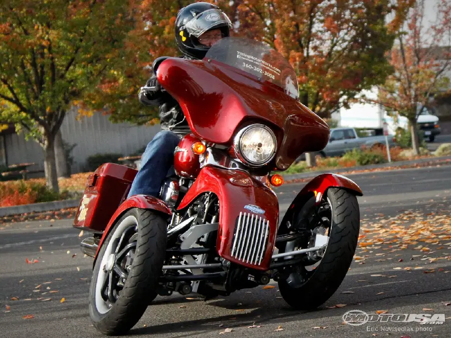 Photo of a red three-wheeled motorcycle with Balance