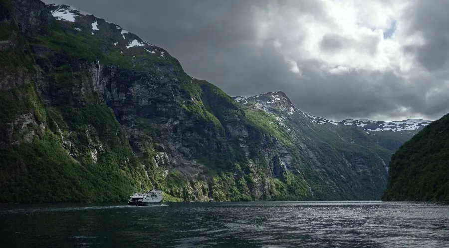 Latest laptop wallpaper with a famous Scandinavian nature design