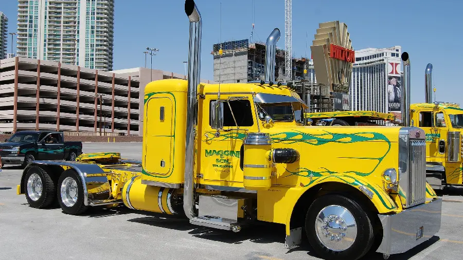 Beautiful and spectacular wallpaper of a yellow truck for tablet wallpaper 