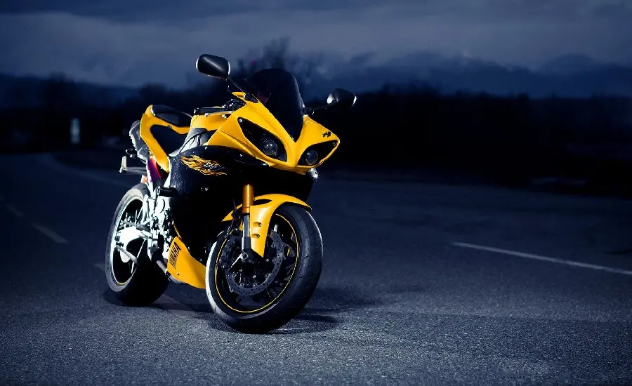 Yellow 8K Sports Heavy Motorcycle Photo