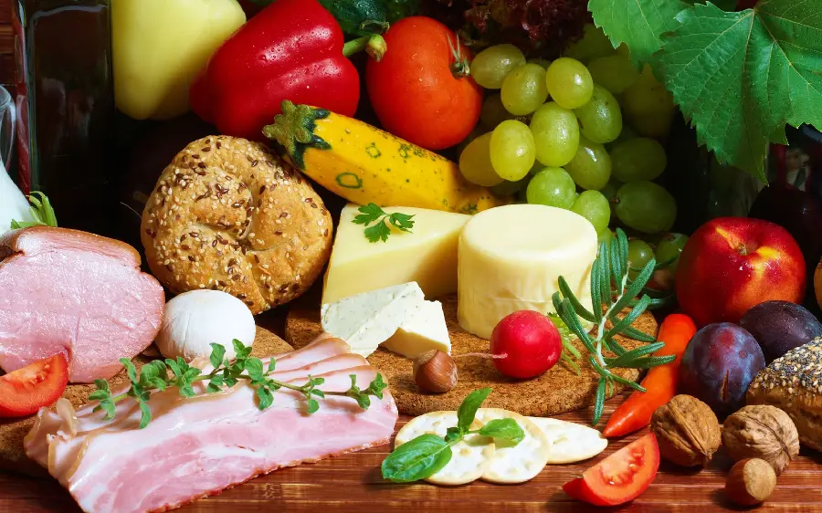 Download photos of useful foods for humans in a colorful frame