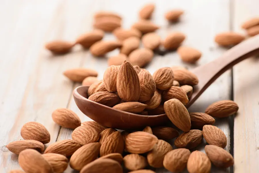 Spectacular pictures of mountain almonds and Iranian almonds