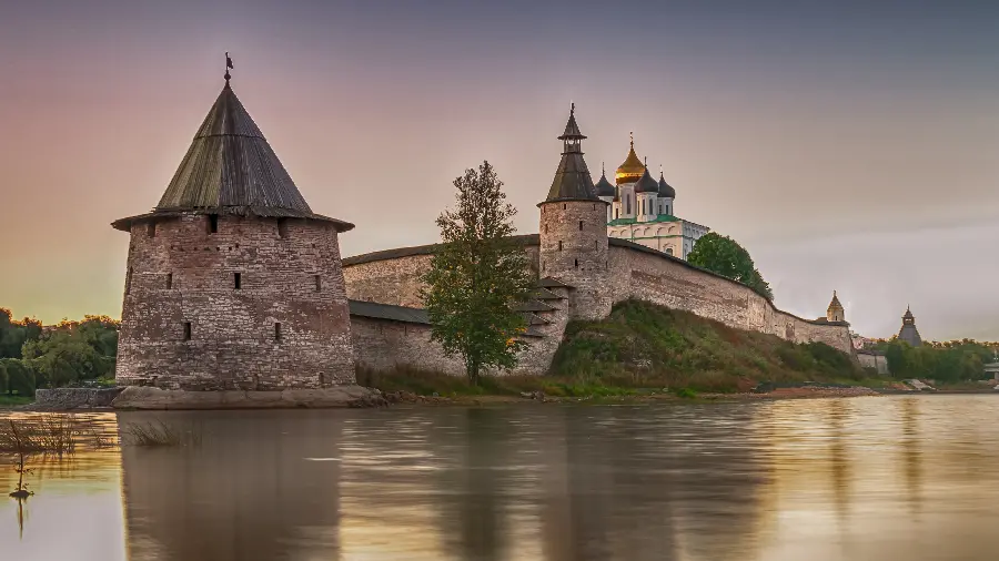 Beautiful stone palace photo by the water in full HD quality