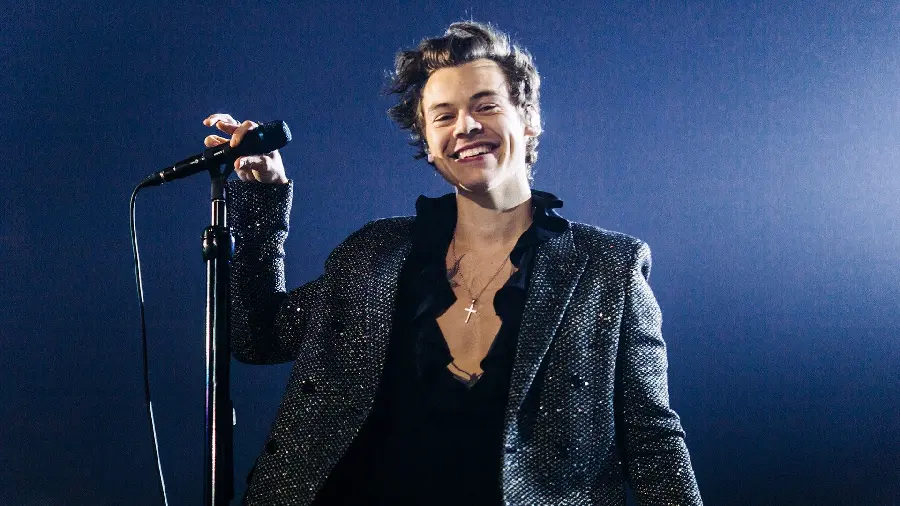 Harry Styles' dreamy wallpaper in Full HD quality