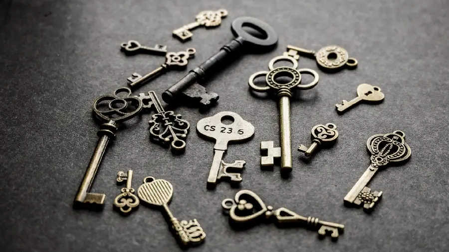Popular silver key image for Windows 12 background