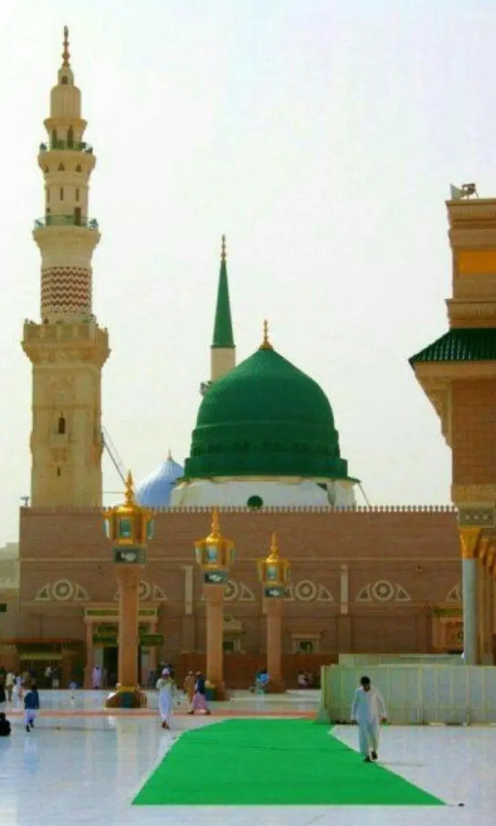 The spectacular wallpaper of the Prophet's Mosque in Saudi Arabia