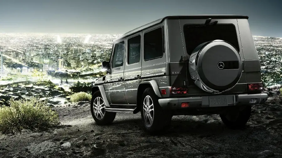 Cool vaporwave Mercedes-Benz G550
